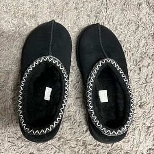 UGG slippers! Never worn!